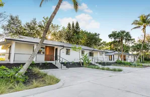 2600 Lakeview Dr, Naples, FL 34112