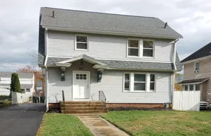 445 Beechwood Dr, Akron, OH 44320