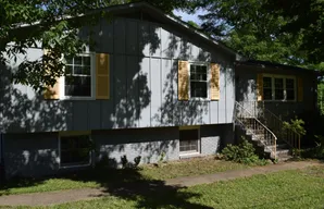 2201 Ivy Ln