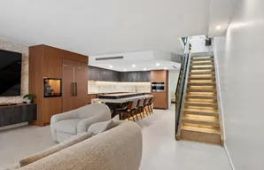 425 Grapetree Dr