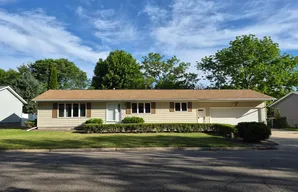 302 Sunrise Ln