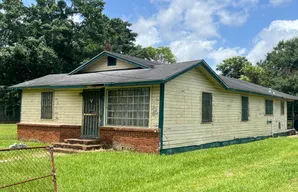 810 Young Ave