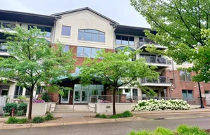 5275 Grandview Square